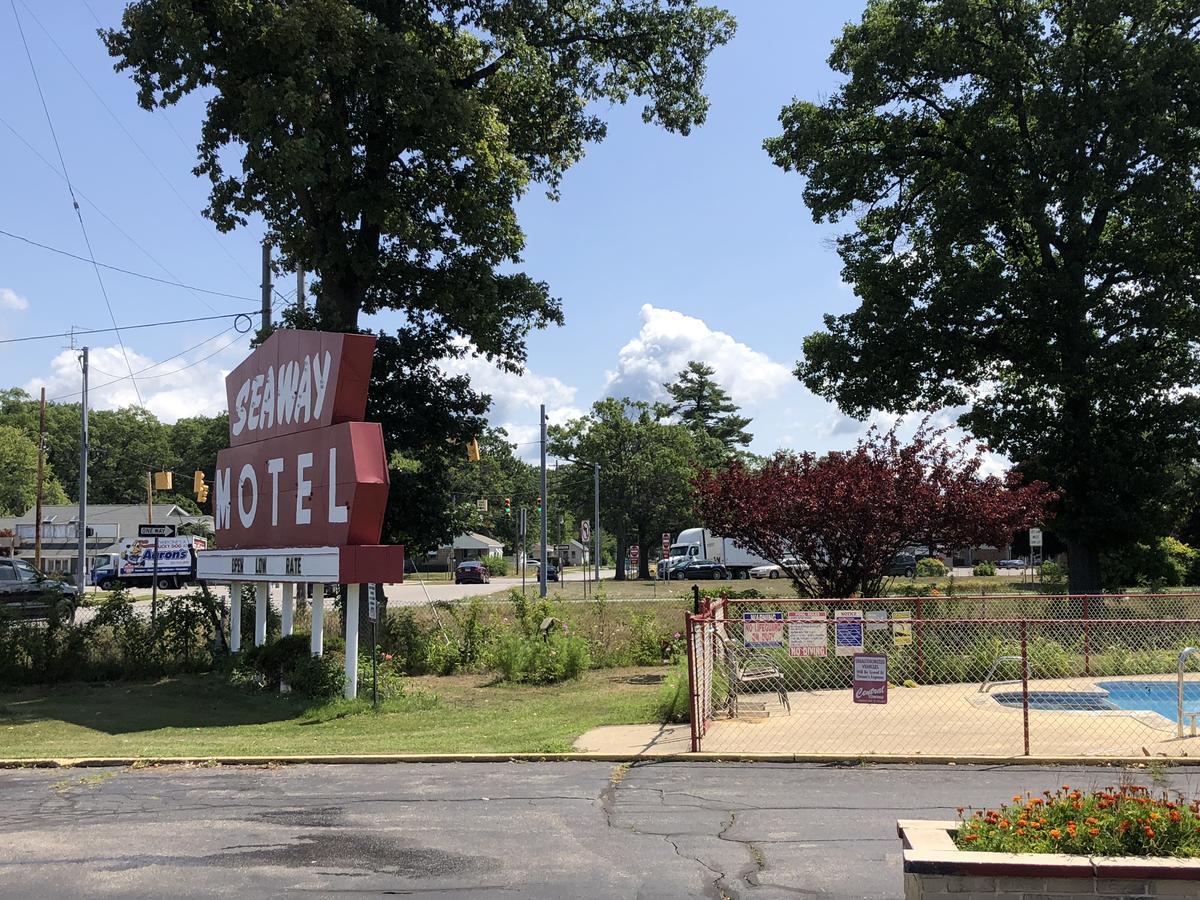 Seaway Motel Roosevelt Park Esterno foto