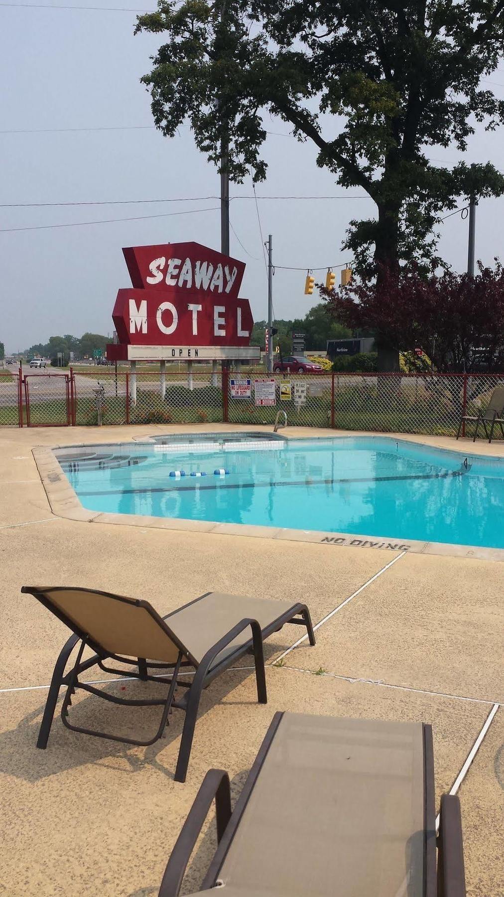 Seaway Motel Roosevelt Park Esterno foto
