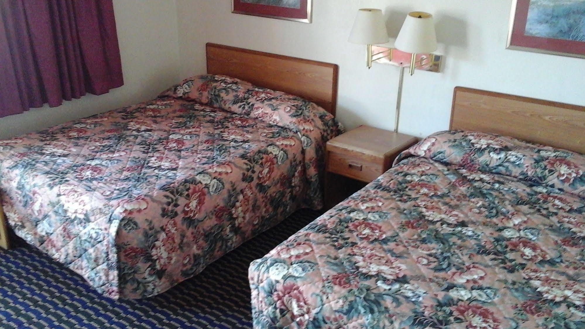 Seaway Motel Roosevelt Park Esterno foto