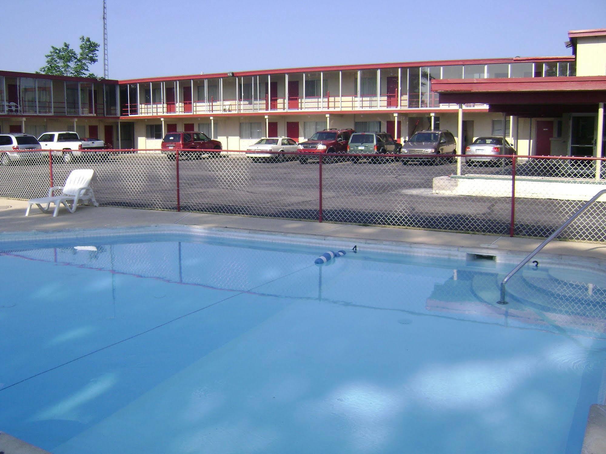 Seaway Motel Roosevelt Park Esterno foto